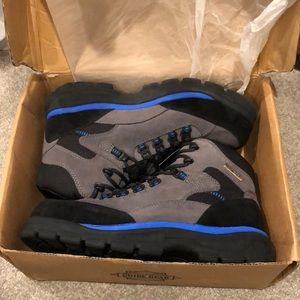 Mens size 11 waterproof boots. New, never worn